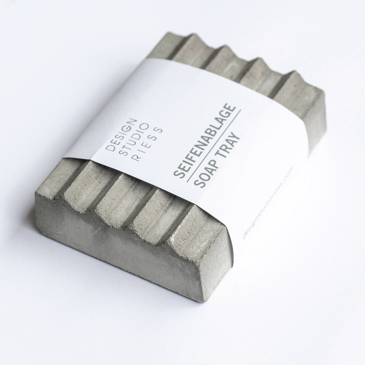 Seifenablage aus Beton mit Banderole